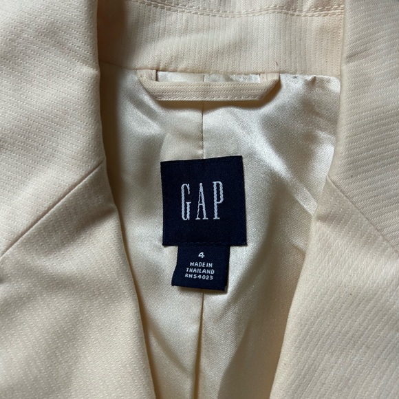 Sharp Ivory Blazer from Gap - Picture 2 of 6
